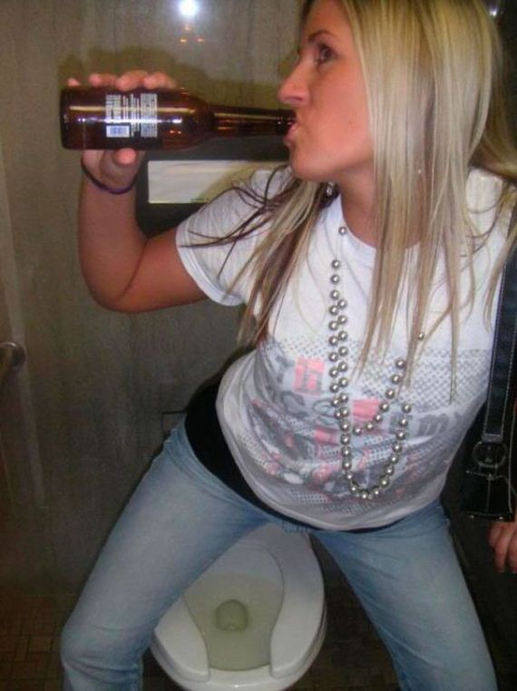 Drunk Girls Love Bathrooms